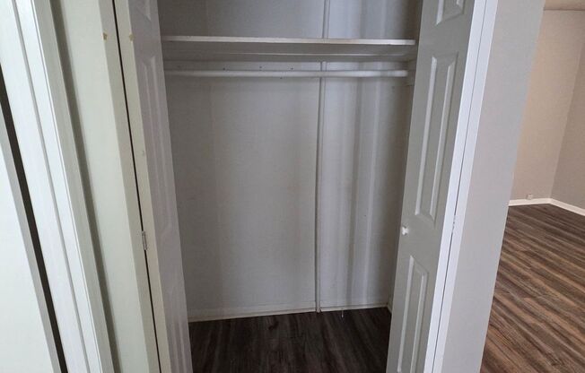 1 bed, 1 bath, 800 sqft, $800, Unit 08