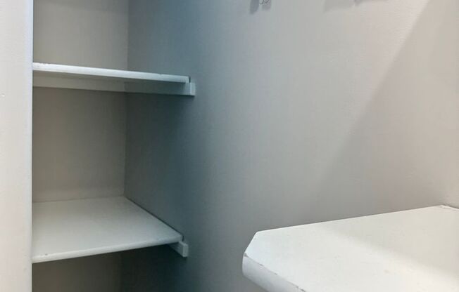 Remodeled 2bed/1 bath! Pets Ok! In-unit laundry!