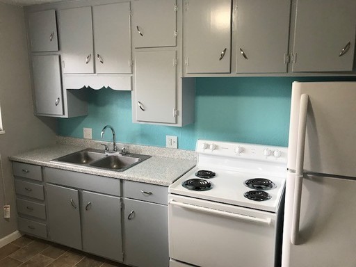 2 beds, 1 bath, 750 sqft, $1,095, Unit B12 1037 01