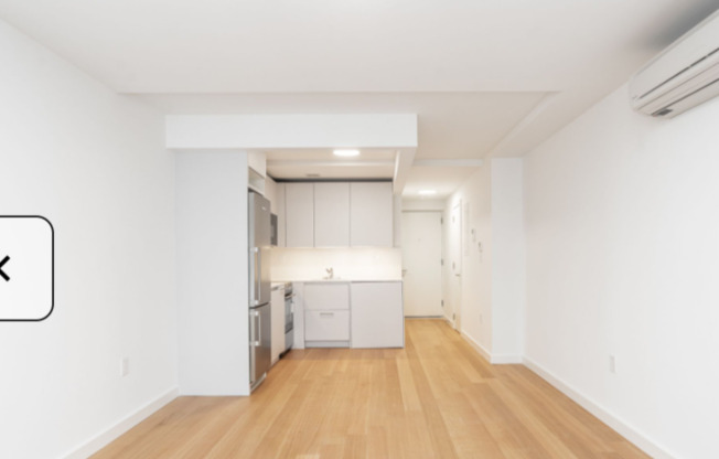E 22nd St