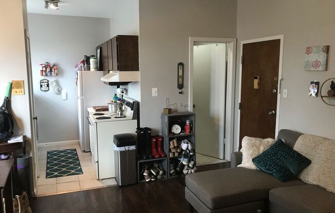 1 bed, 1 bath, 650 sqft, $1,749, Unit 03