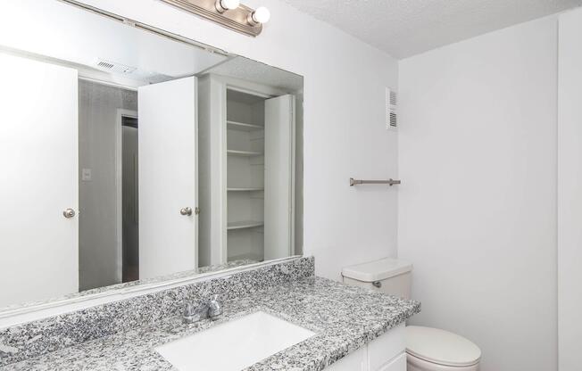 2 beds, 1.5 baths, 893 sqft, $995