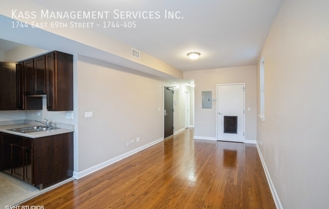 1744 E 69 ST