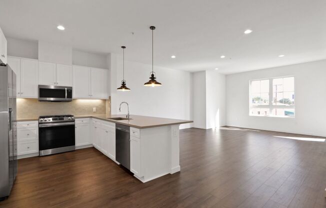 1 bed, 2 baths, 748 sqft, $4,500, Unit #102
