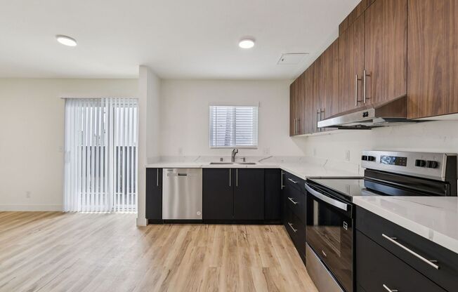 3 beds, 2 baths, 1,200 sqft, $3,695, Unit 403