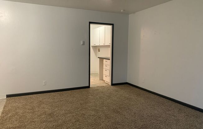 2 beds, 1 bath, 826 sqft, $1,100, Unit 267 23rd Ave