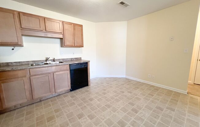 2 beds, 1 bath, 1,000 sqft, $1,050, Unit A