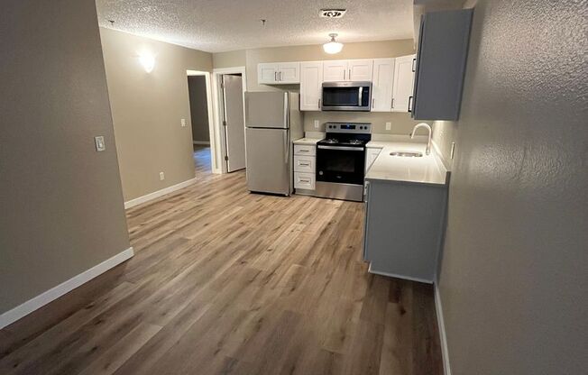 2 beds, 1 bath, 727 sqft, $1,695, Unit 24