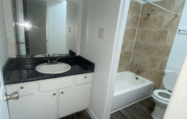 1 bed, 1 bath, 563 sqft, $1,130, Unit 2048