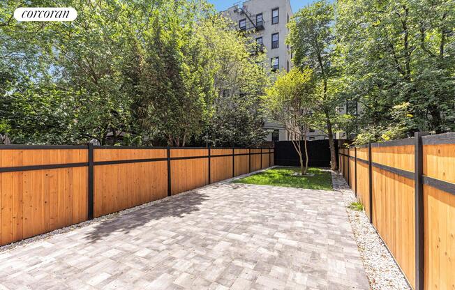1050 STERLING PL