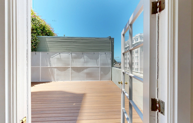 1305 LOMBARD ST
