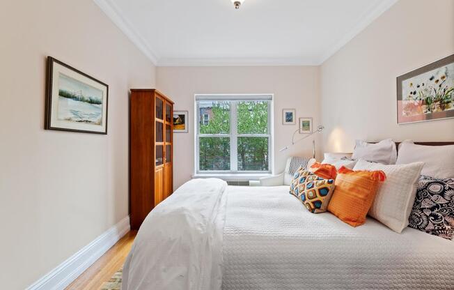 261 W 112 ST