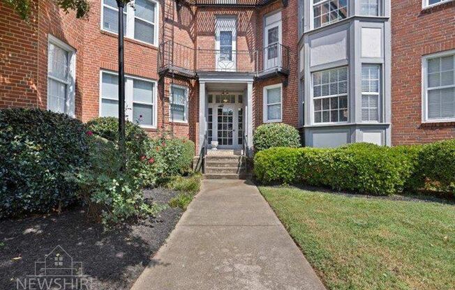 1 bed, 1 bath, 800 sqft, $1,100, Unit B