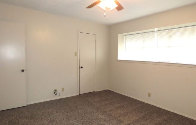 2 beds, 1.5 baths, $1,100, Unit APARTMENT # 3