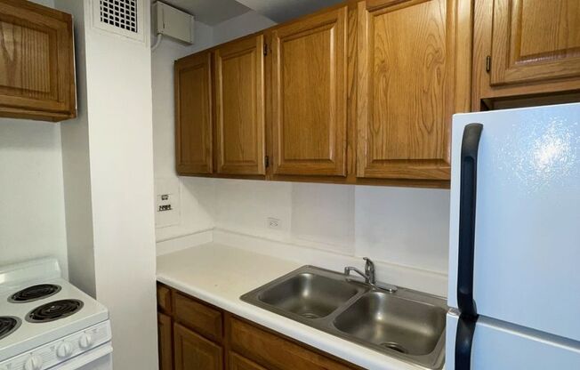 1 bed, 1 bath, 700 sqft, $1,700, Unit 418-1208