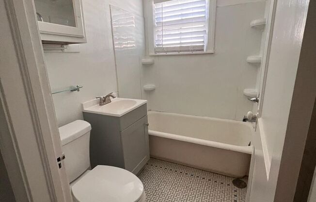 1 bed, 1 bath, 775 sqft, $1,000, Unit 1411-1