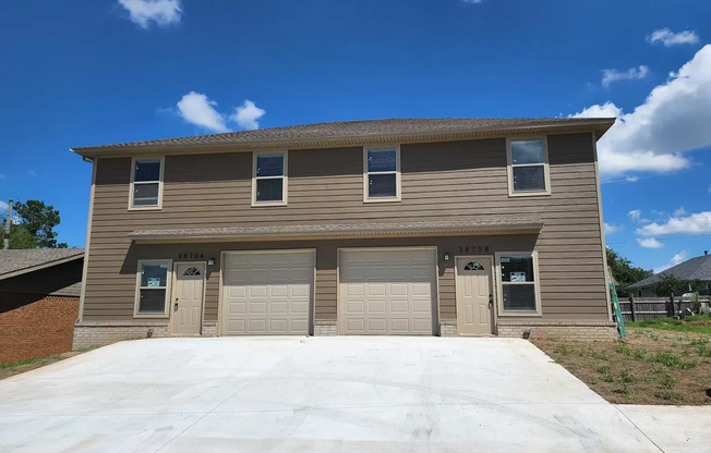 WINDWOOD LANE DUPLEXES (40TH ST. DUPLEXES)