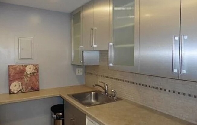 50 56 BROADLAWN PARK
