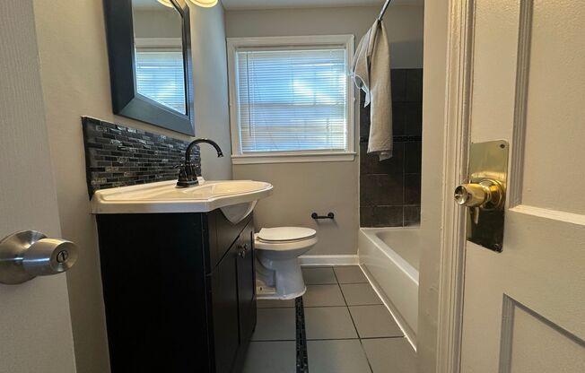 3 beds, 1 bath, $2,200