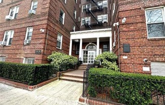 3 beds, 1 bath, $2,900, Unit 9