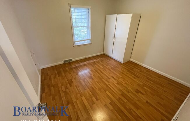 3 beds, 1 bath, 1,400 sqft, $2,300, Unit 1748 S Main St- #1