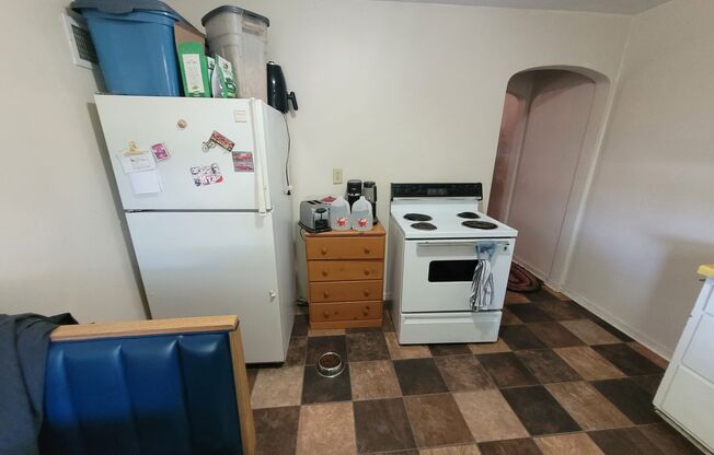 2 beds, 1 bath, $1,025