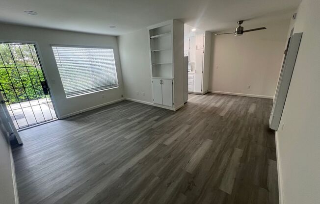 42nd St (8 Unit)