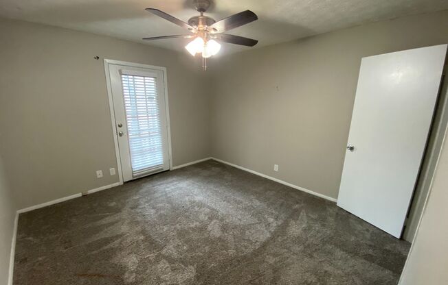 2 beds, 1 bath, 1,000 sqft, $1,365, Unit 11