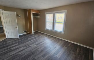 5 beds, 2 baths, $4,995, Unit Apt 1