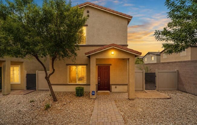 Stunning, Spacious 2 Bd Townhouse with Loft in Gated Community