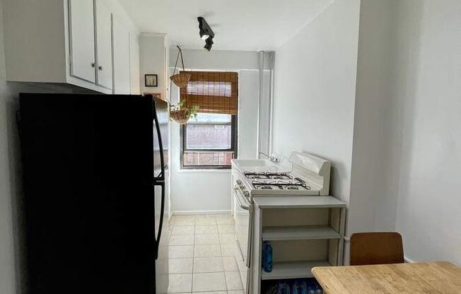 1 bed, 1 bath, $3,400, Unit H603