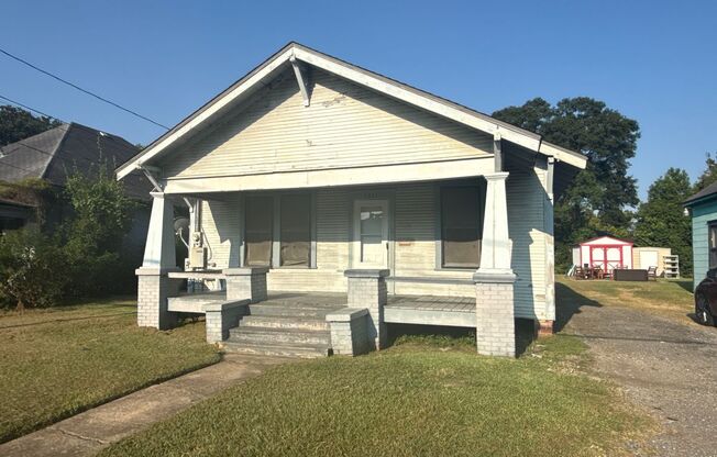 A charming 3-bedroom, 1-bathroom home located in the vibrant city of Beaumont, TX!