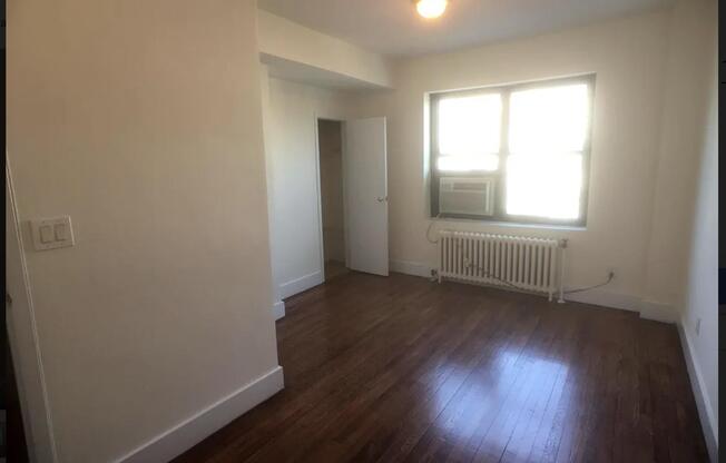 2 beds, 1 bath, $5,300, Unit 12K