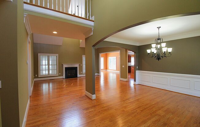 5 Bedroom Home in Harrisburg!