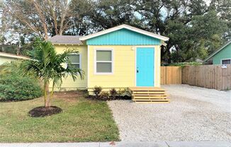 Quaint Bungalow on the Tangerine Greenway!