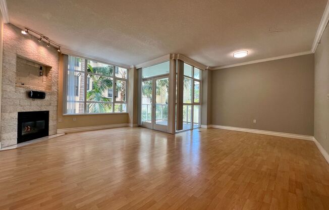 STUNNING 2 BED/2 BATH CONDO AVAILABLE IN THE DISCOVERY BUILDING IN CORTEZ HILL!