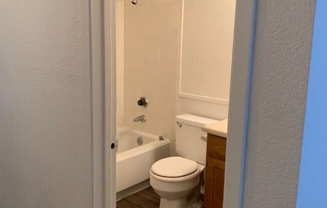 2 beds, 2 baths, 925 sqft, $955, Unit 1401