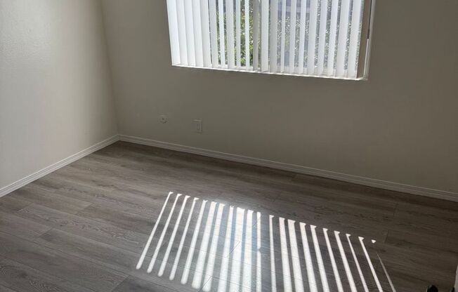 2 beds, 1 bath, 900 sqft, $2,150, Unit #04