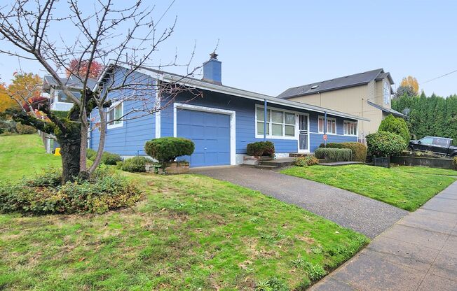 Nicely Updated 3+ Bed Mid-Century Home at Cathedral Park