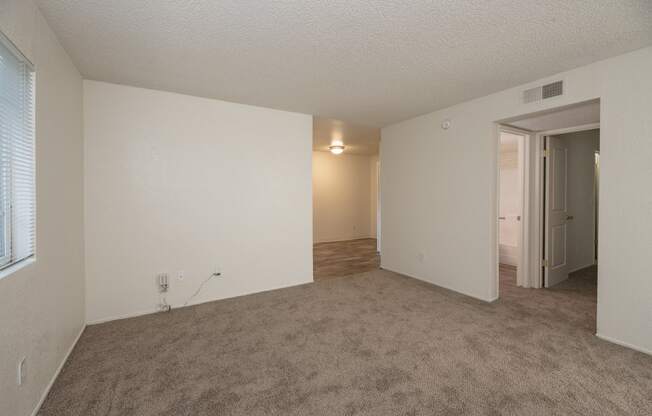 Woodbridge vacant 2x2 living room and hallway