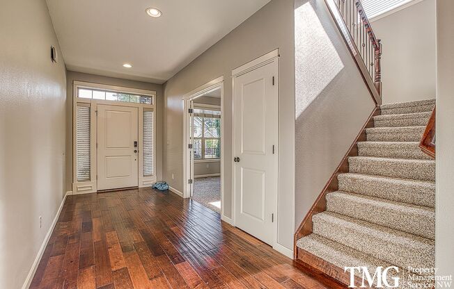 Large 4 Bed 2.5 Bath with its own Putting Green in Ridgefield!