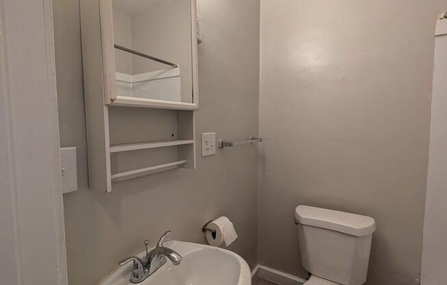 1 bed, 1 bath, $850, Unit 1206 5th Ave Beaver Falls