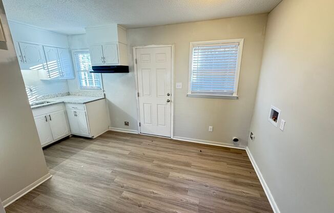 1 bed, 1 bath, 615 sqft, $1,050, Unit 821 Oakwood Villa