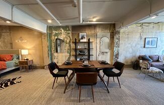 Studio, 1 bath, 640 sqft, $1,700, Unit STR 219 N ALAMO #403