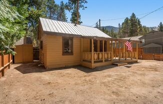 Cozy 2Bd Cabin! Available now for a 3-6 month lease! Call me today!