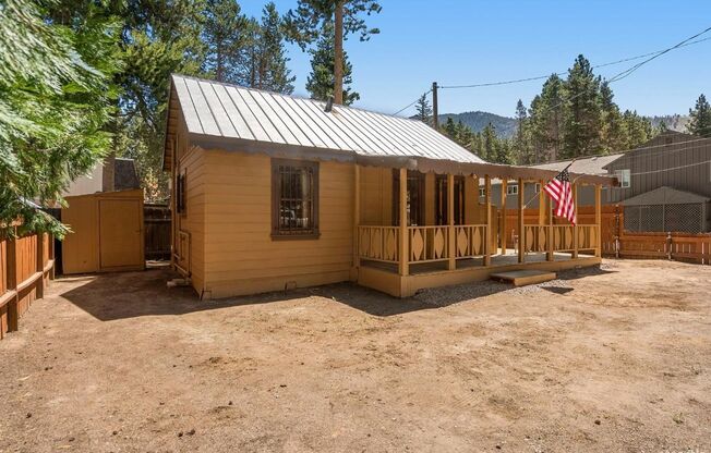 Cozy 2Bd Cabin! Available now for a 3-6 month lease! Call me today!