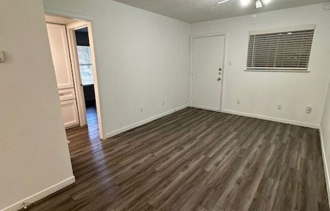 2 beds, 1 bath, 700 sqft, $1,689, Unit 140