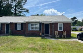 2 Bed / 1 Bath Duplex – Close to Base!