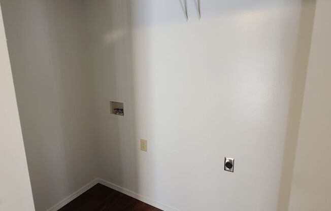 2 beds, 1.5 baths, $900, Unit 2338 Highview