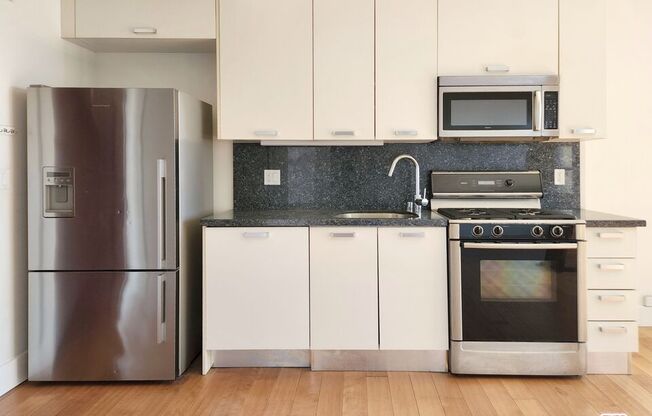 Studio, 1 bath, 600 sqft, $1,950, Unit 908